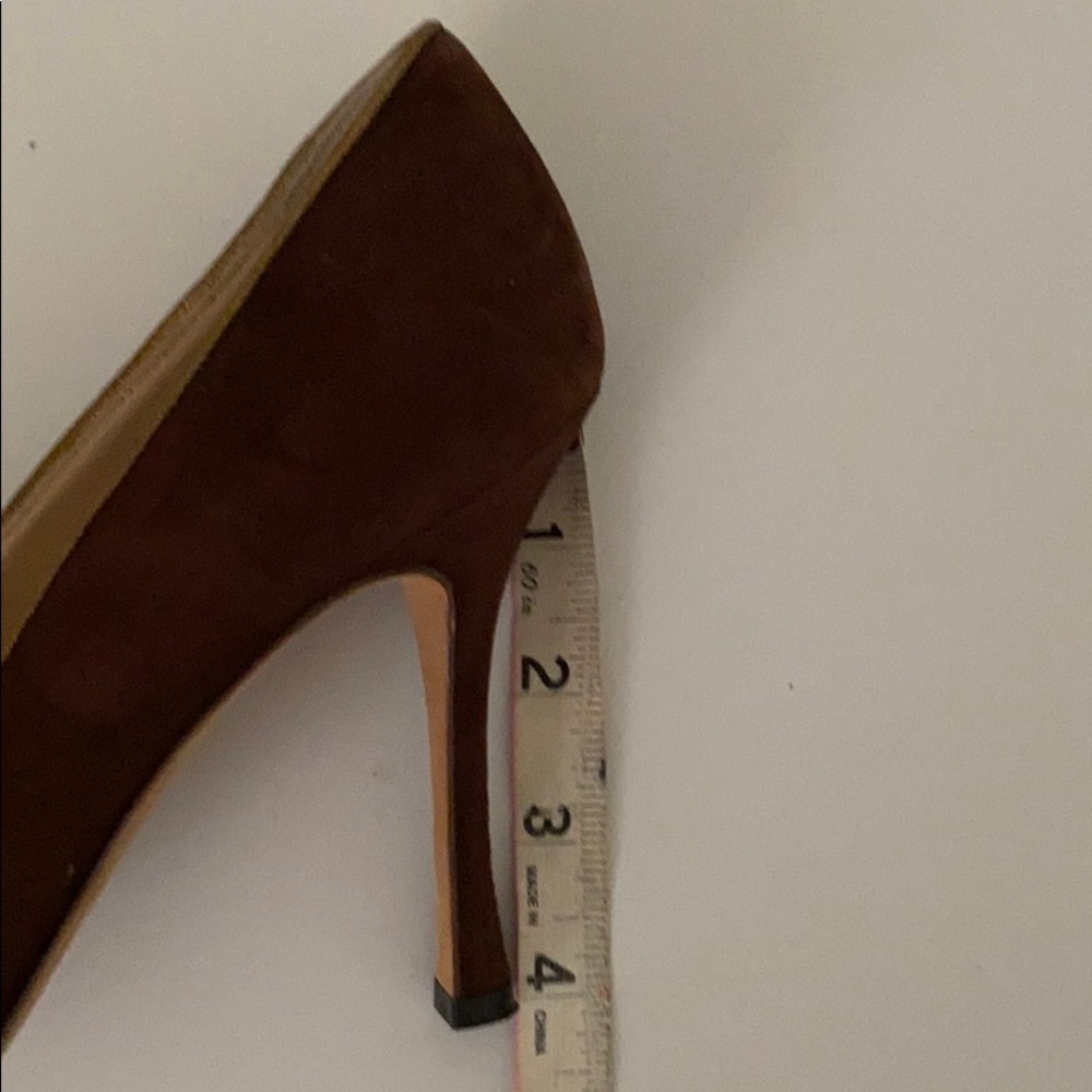 Manolo Blahnik Campi Suede Bronze Pumps - Picture 5 of 5